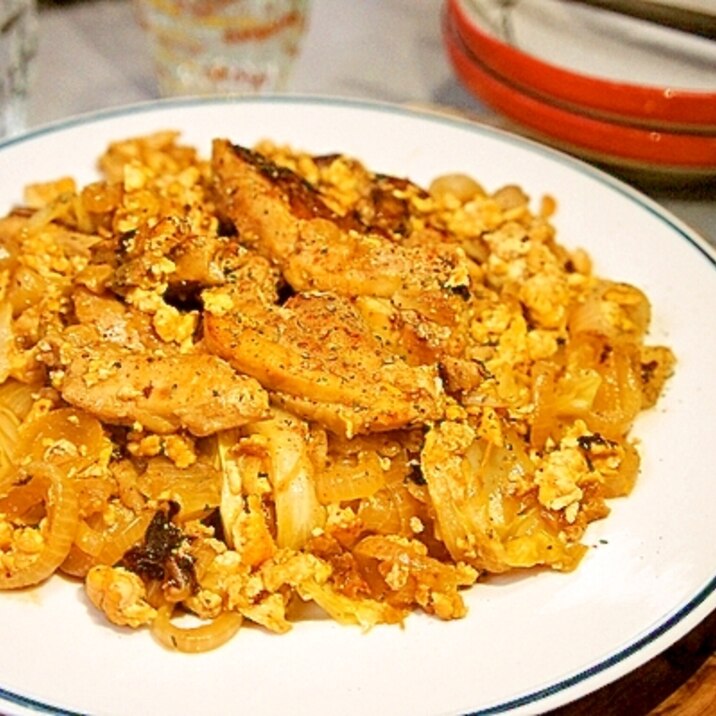 ご飯にのせて!ビールのお供に♪鶏のエスニック炒め
